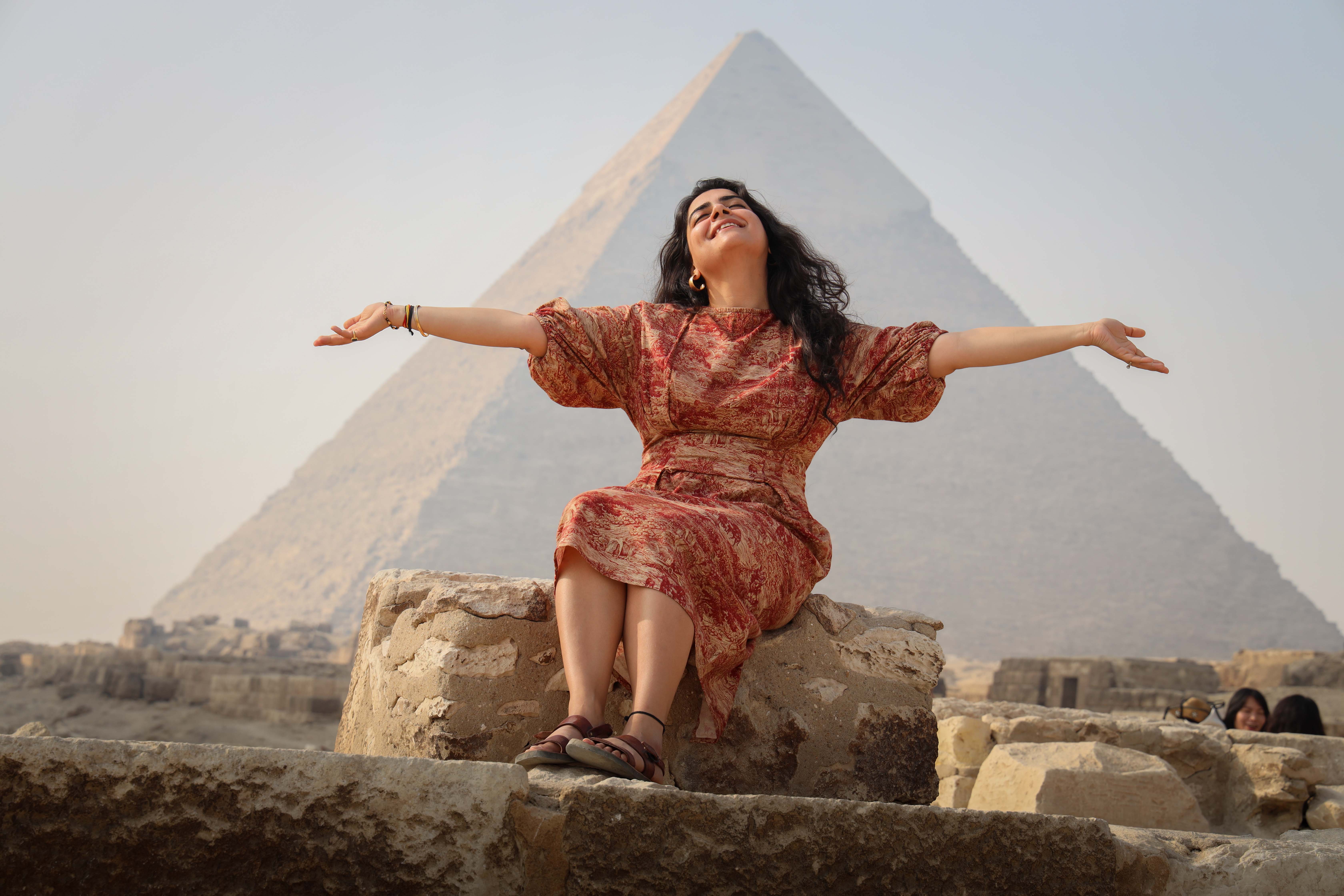 women enjoying the pyramids with i Egypt Travels