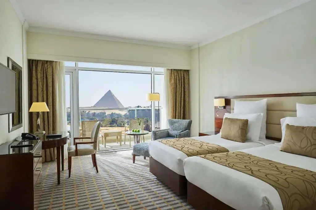 Room hotel see the pyramids as a view