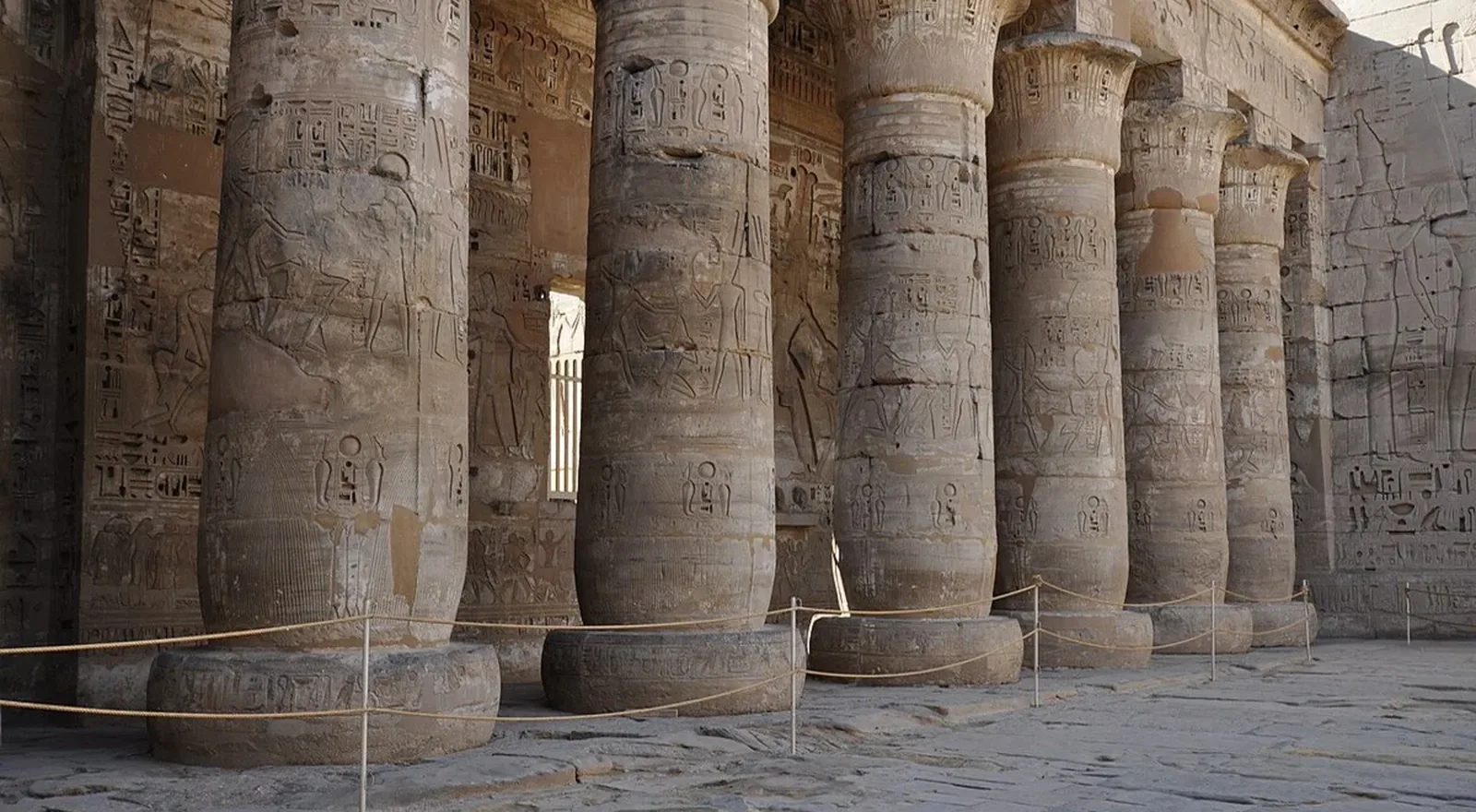 Columnas de la sala hipóstila del Ramesseum, en la orilla oeste de Luxor