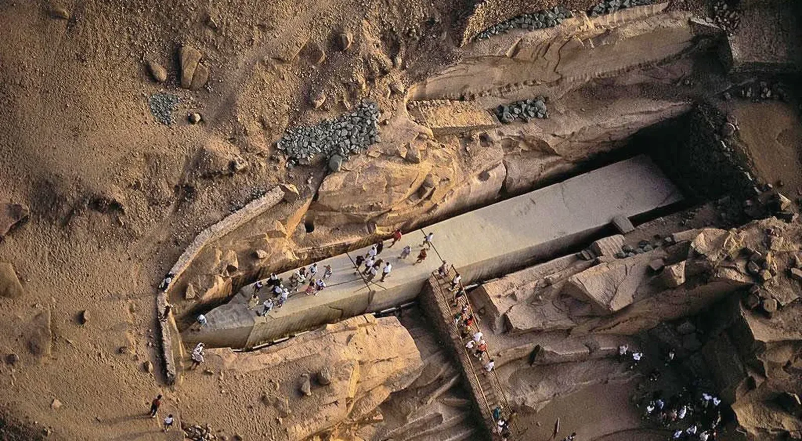 Vista aérea del obelisco inacabado en su cantera de granito de Asuán