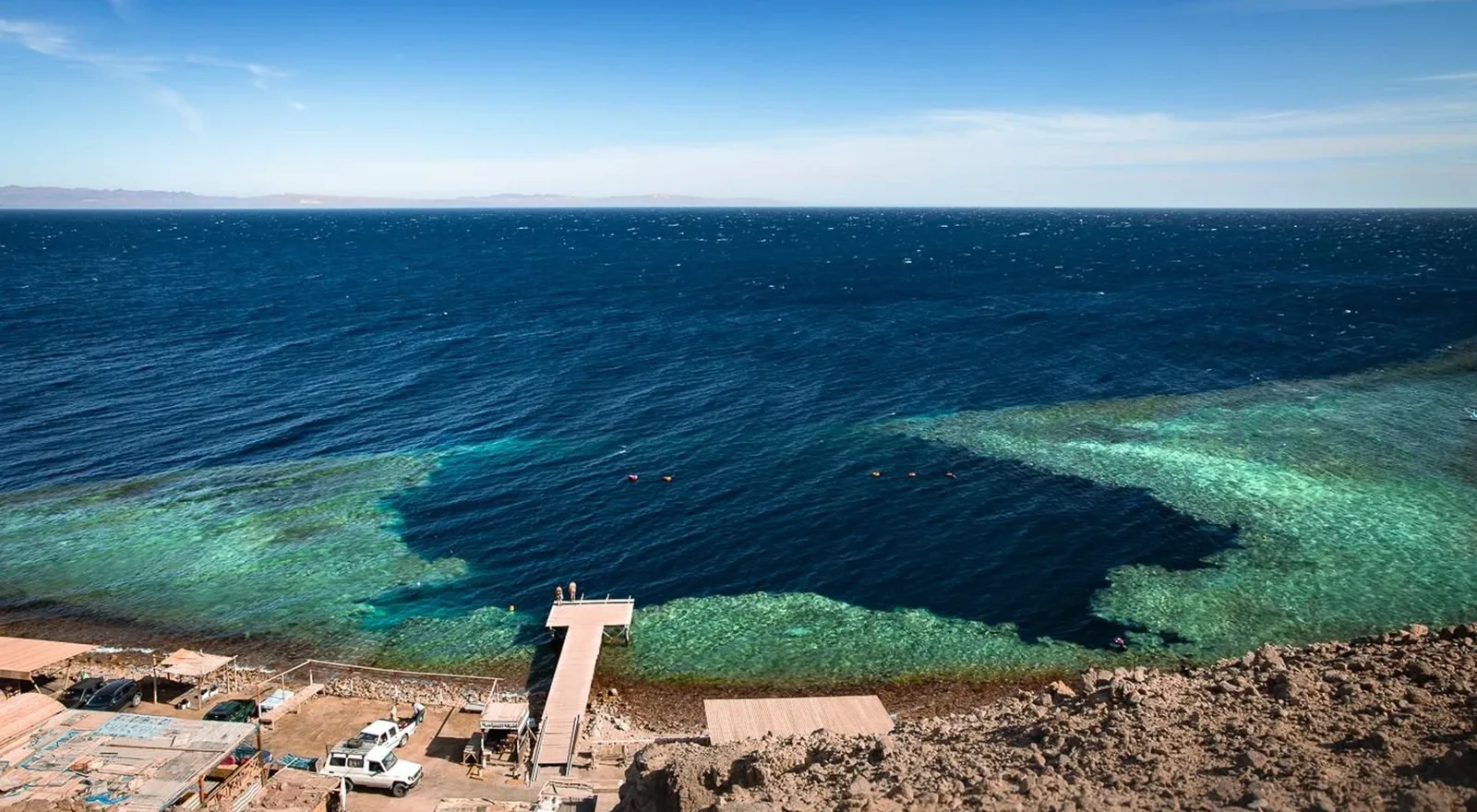 El Blue Hole de Dahab visto desde la costa